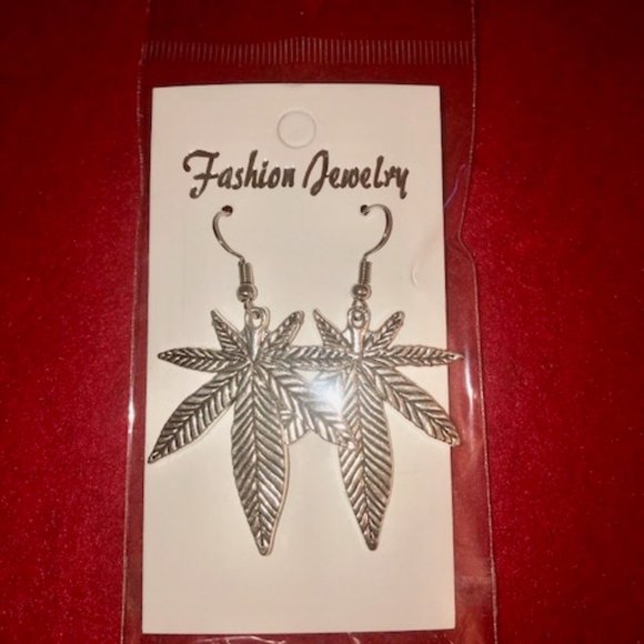 Vintage #420 Earrings - Picture 6 of 8